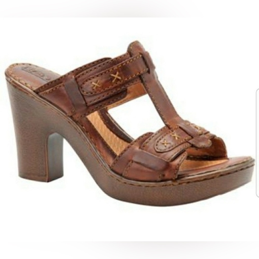 Born Beam Brown Distressed Leather T-Strap
Platform Slide Sandals Women's Size 8